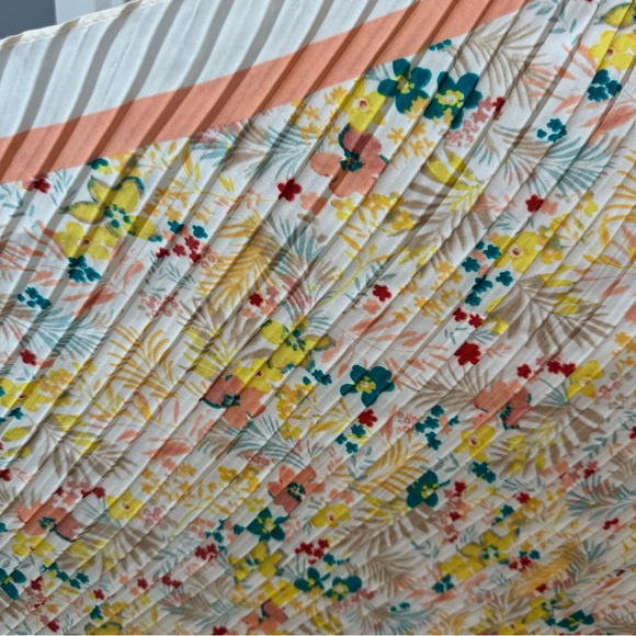 Banana Republic - Floral Pleated Kimono Wrap - OS - Picture 2 of 6